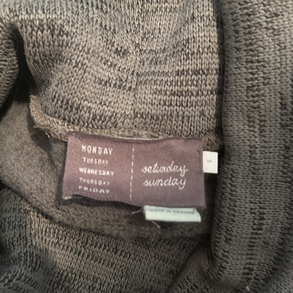 SATURDAY SUNDAY green turtle neck - Picture 2 of 2